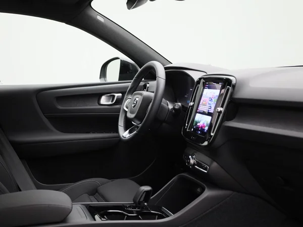 Volvo XC40 (2023) — foto 25 van 41