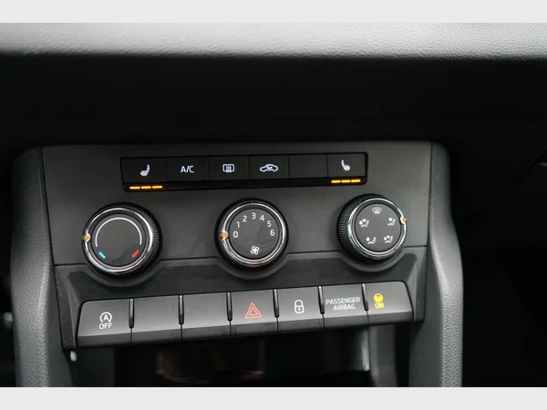SKODA Karoq (2020) — foto 11 van 26