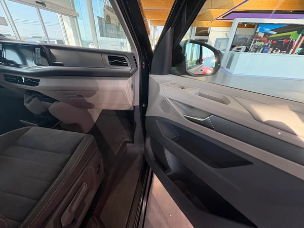 VOLKSWAGEN Multivan T7 Long (2025) — foto 17 van 23