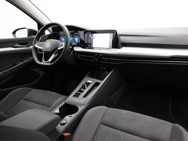 VOLKSWAGEN Golf VIII SW (2024) — foto 17 van 23