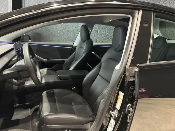 Tesla Model 3 (2024) — foto 16 van 19