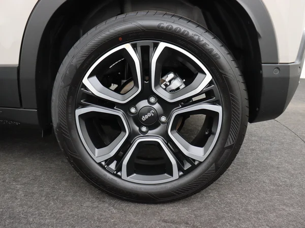 JEEP Avenger (2024) — foto 7 van 30