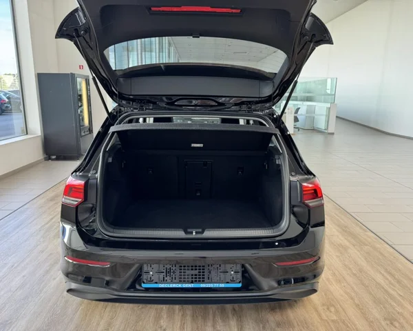 Volkswagen Golf (2021) — foto 7 van 30