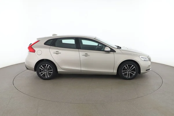 Volvo V40 (2019) — foto 13 van 16