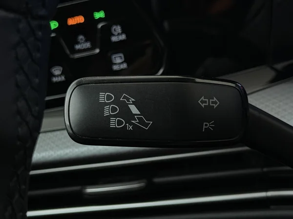 VOLKSWAGEN Golf (2022) — foto 16 van 28