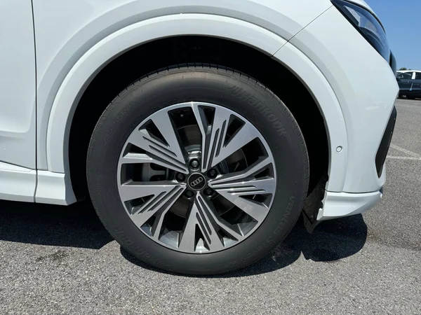 AUDI Q4 e-tron (2025) — foto 9 van 21