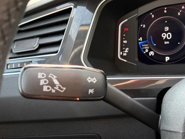 VOLKSWAGEN Tiguan (2022) — foto 15 van 31