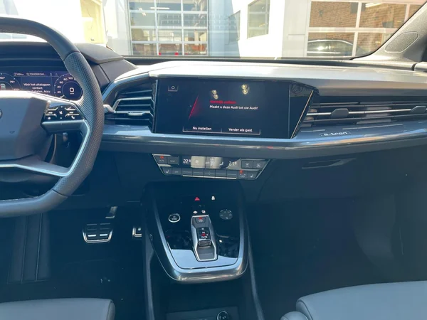 AUDI Q4 e-tron (2025) — foto 3 van 24