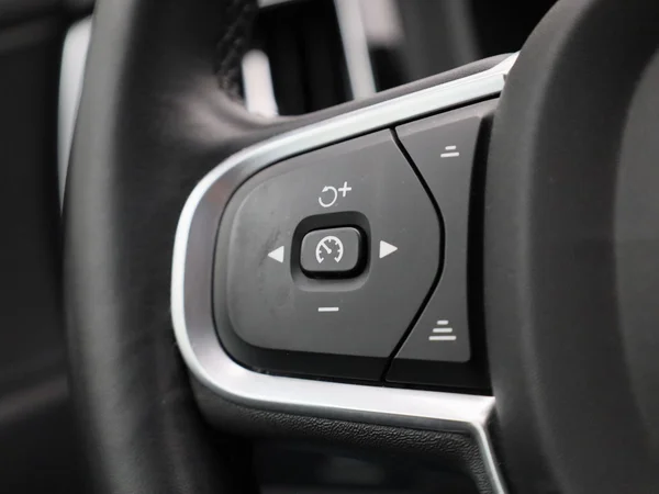 Volvo XC60 (2021) — foto 13 van 44