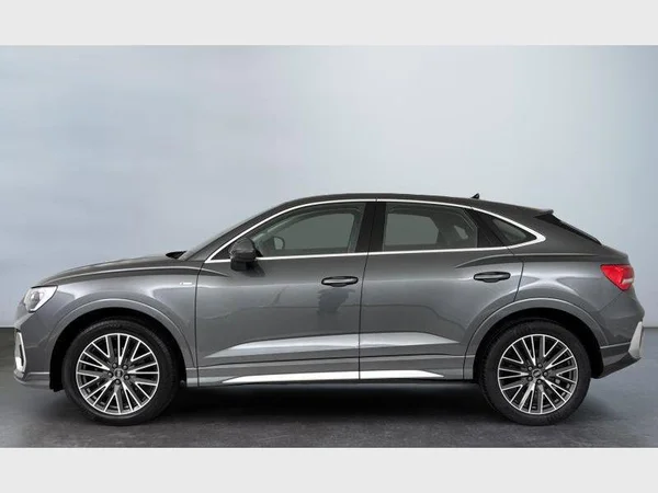 Audi Q3 Sportback (2023) — foto 31 van 33