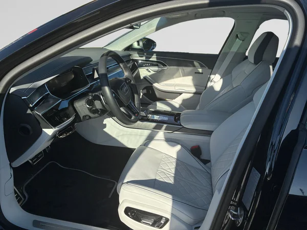 AUDI S8 (2025) — foto 2 van 24