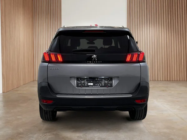 Peugeot 5008 (2021) — foto 26 van 28