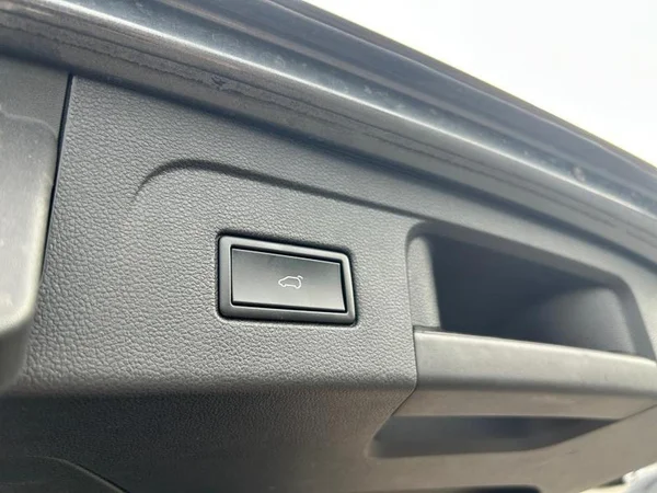 VOLKSWAGEN Touran (2020) — foto 25 van 33