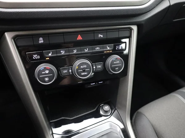 VOLKSWAGEN T-Roc (2021) — foto 9 van 20