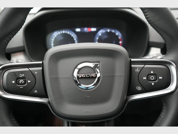 VOLVO XC40 (2020) — foto 3 van 25