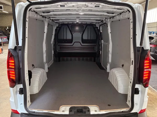 VOLKSWAGEN Transporter T7 30 Fourgon Lwb Dsl (2026) — foto 3 van 15
