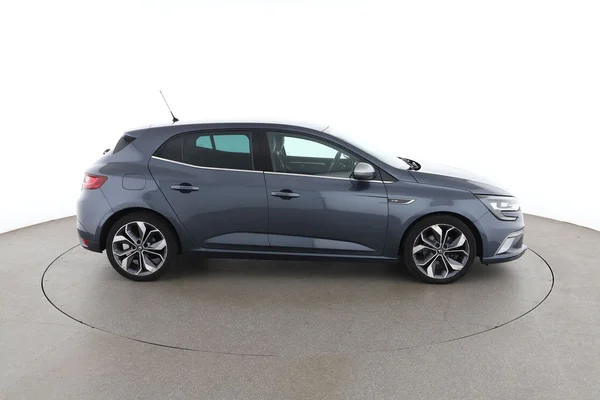 Renault Megane (2018) — foto 13 van 16