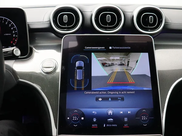 Mercedes-Benz C-Klasse (2023) — foto 14 van 33