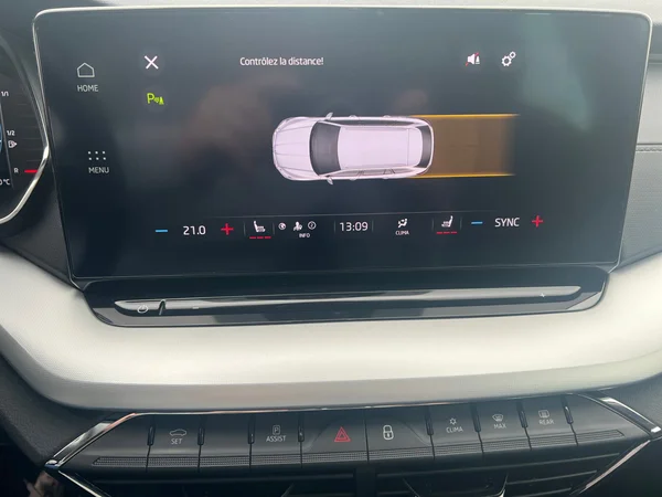 SKODA Octavia Combi (2023) — foto 2 van 18
