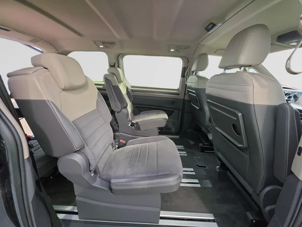 VOLKSWAGEN Multivan T7 (2023) — foto 11 van 24