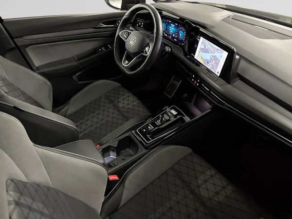VOLKSWAGEN Golf VIII (2024) — foto 9 van 15