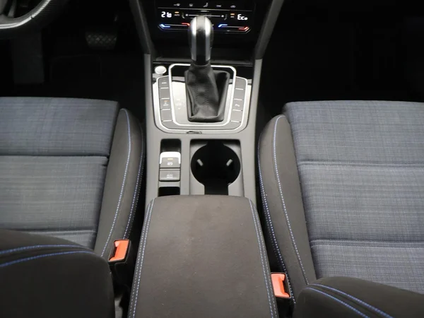 VOLKSWAGEN Passat Variant GTE (2022) — foto 17 van 31