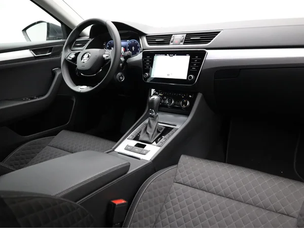 SKODA Superb Combi (2023) — foto 17 van 23