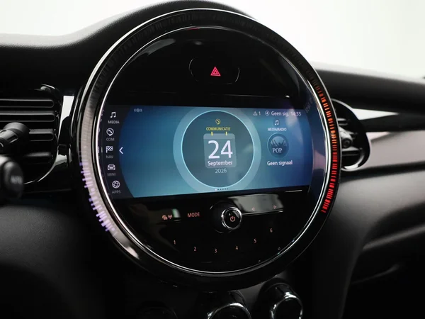 MINI One (2022) — foto 13 van 32