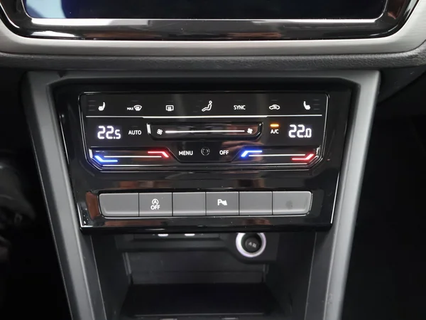 VOLKSWAGEN Touran (2023) — foto 7 van 25
