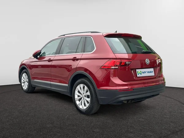 VOLKSWAGEN Tiguan (2016) — foto 9 van 16