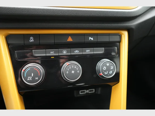 VOLKSWAGEN T-Roc (2018) — foto 2 van 25
