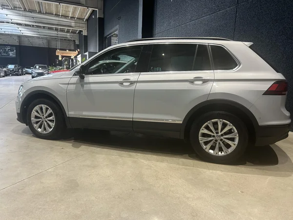 Volkswagen Tiguan (2018) — foto 12 van 19