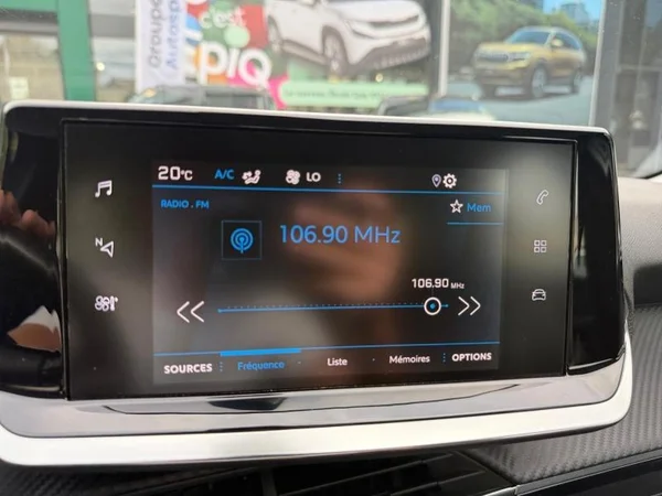 PEUGEOT 208 Dsl (2020) — foto 14 van 31