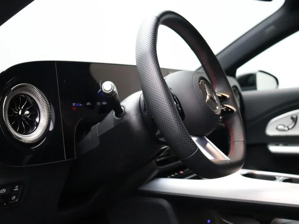 Mercedes-Benz CLA (2025) — foto 3 van 31