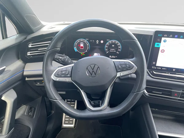 VOLKSWAGEN Tiguan (2024) — foto 17 van 20