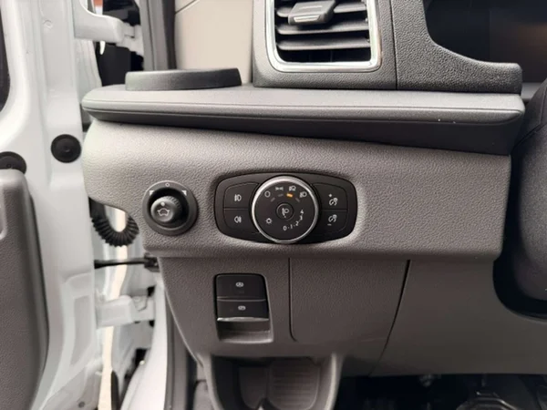 Ford Transit — foto 13 van 21