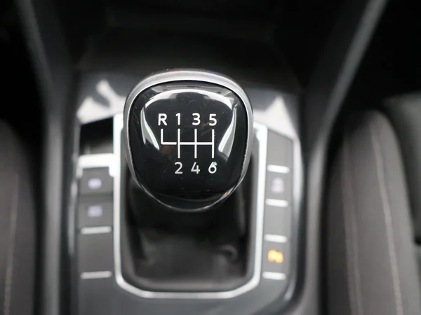 VOLKSWAGEN Tiguan (2022) — foto 13 van 24