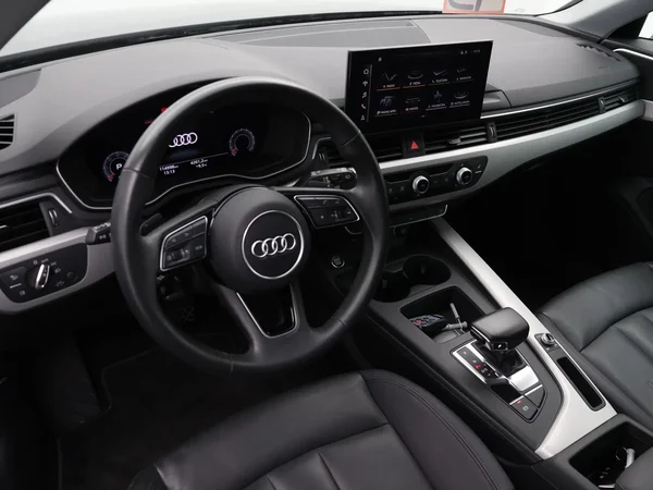 Audi A4 (2022) — foto 9 van 23