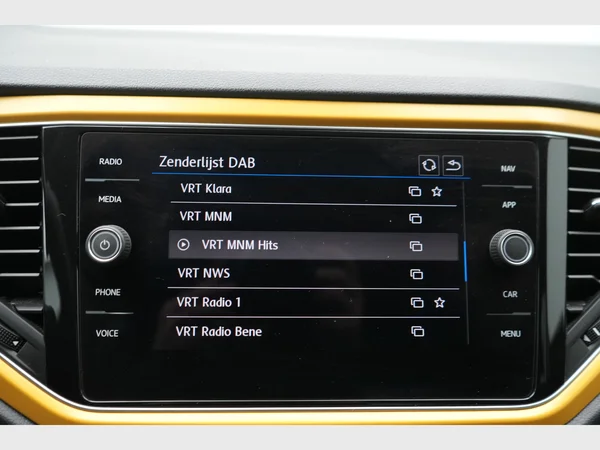 VOLKSWAGEN T-Roc (2018) — foto 18 van 25