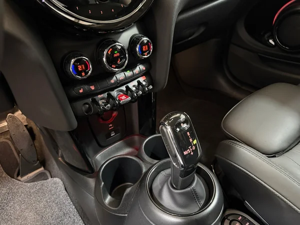 MINI Cooper-S (2023) — foto 9 van 28