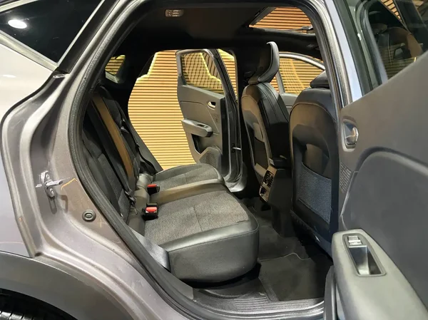 Renault Captur (2022) — foto 16 van 29