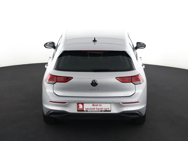 VOLKSWAGEN Golf (2024) — foto 25 van 28