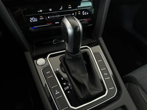 VOLKSWAGEN Passat Variant (2022) — foto 4 van 32