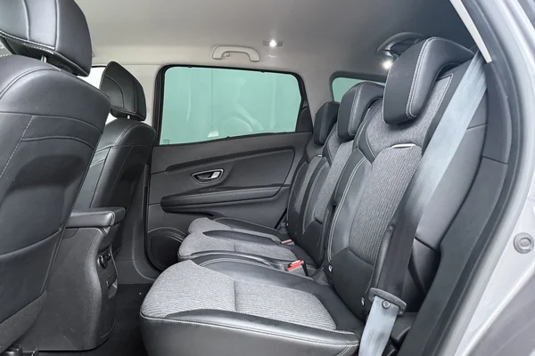 Renault Grand Scenic (2021) — foto 27 van 28