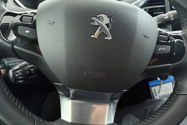 Peugeot 308 (2020) — foto 6 van 28