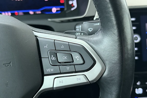 Volkswagen Passat SW (2023) — foto 7 van 19