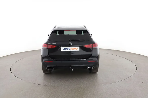 Mercedes-Benz GLA-Klasse (2021) — foto 11 van 16