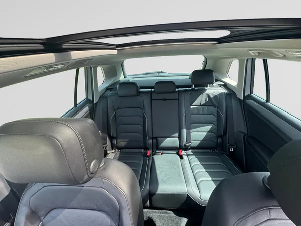 VOLKSWAGEN Tiguan (2022) — foto 15 van 23