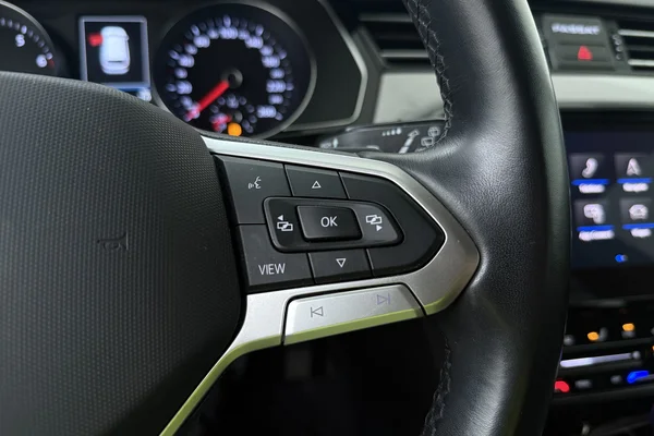 Volkswagen Passat SW (2023) — foto 7 van 17