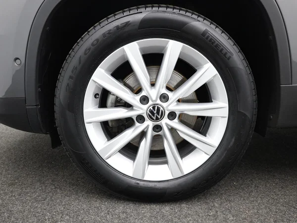 VOLKSWAGEN Tiguan (2016) — foto 13 van 20